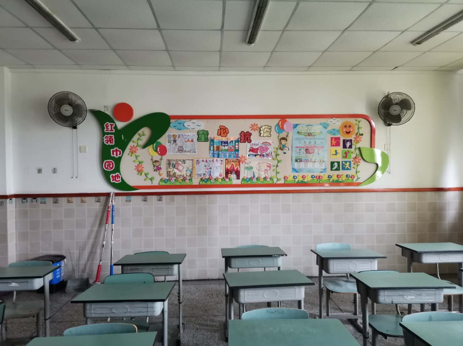 成都市迎宾路小学校 宣传栏